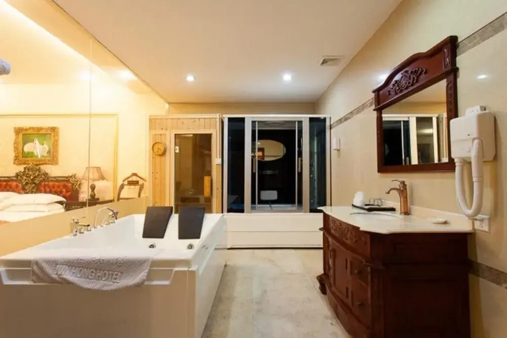 Junhong Hotel