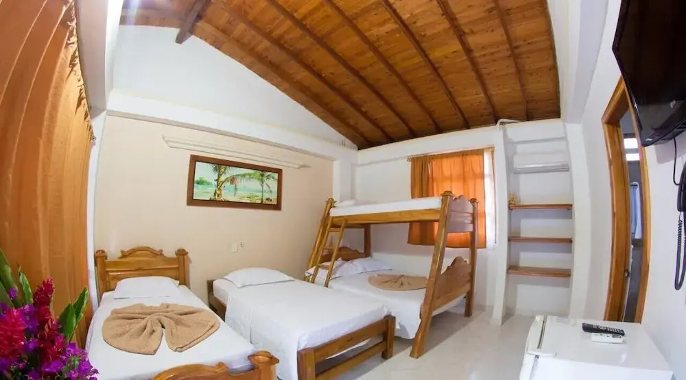 HOTEL BAHÍA PINORROA