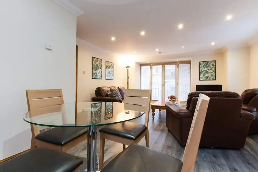 2 Bedroom Flat In Converted Distillery In Edinburgh