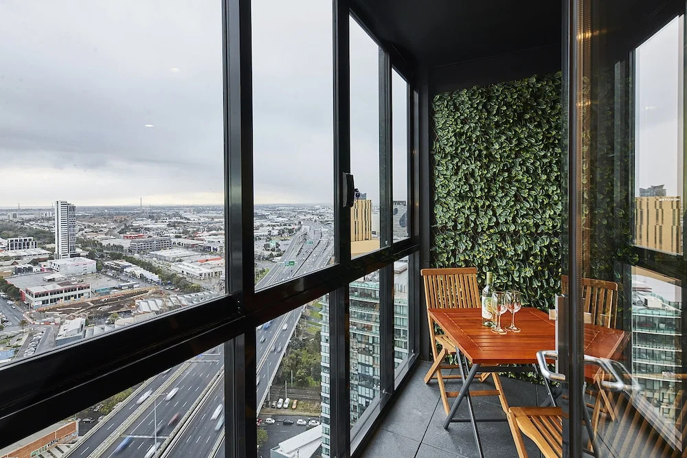 Mega Style Apartments The International