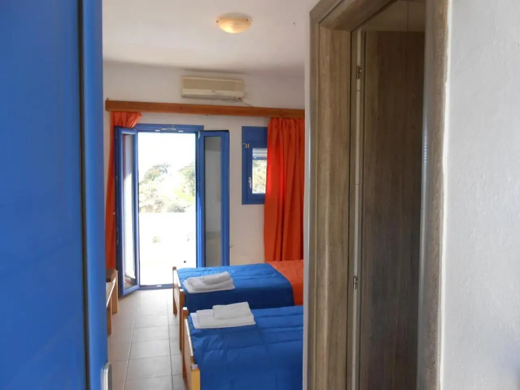 Nikos Place