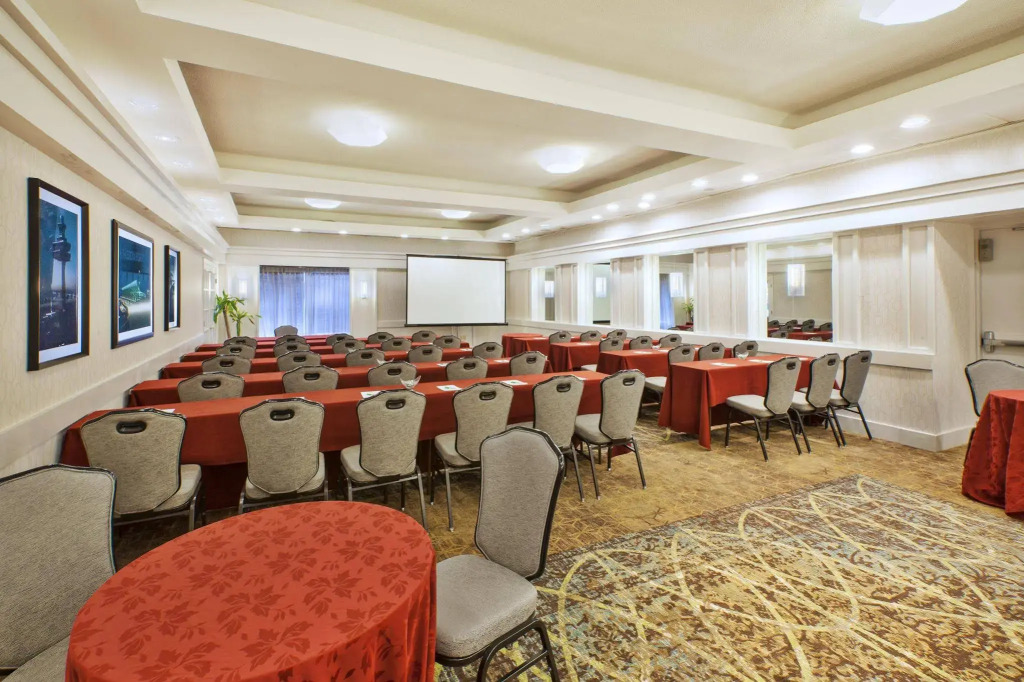 Holiday Inn Washington-Dulles International Airport by IHG