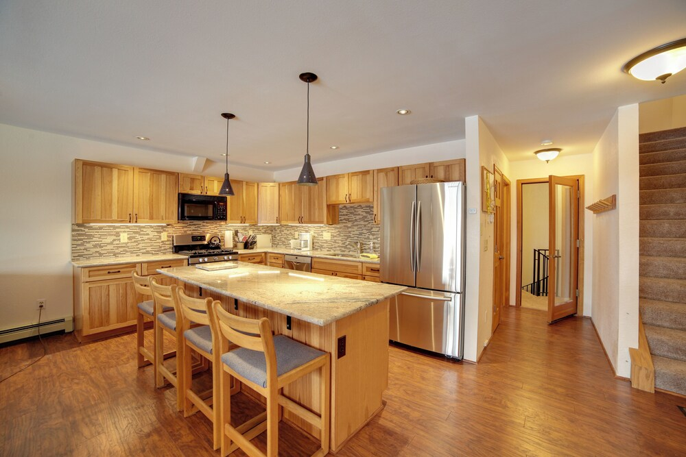 1 Mi to Main Street: Mtn-view Home in Frisco