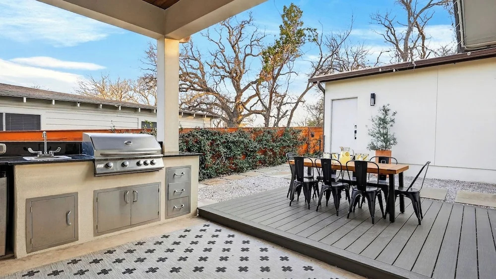 Delores House by Avantstay Movie Theater + Outdoor Kitchen + Modern East Austin Home Near Downtown + Breweries + Live Music