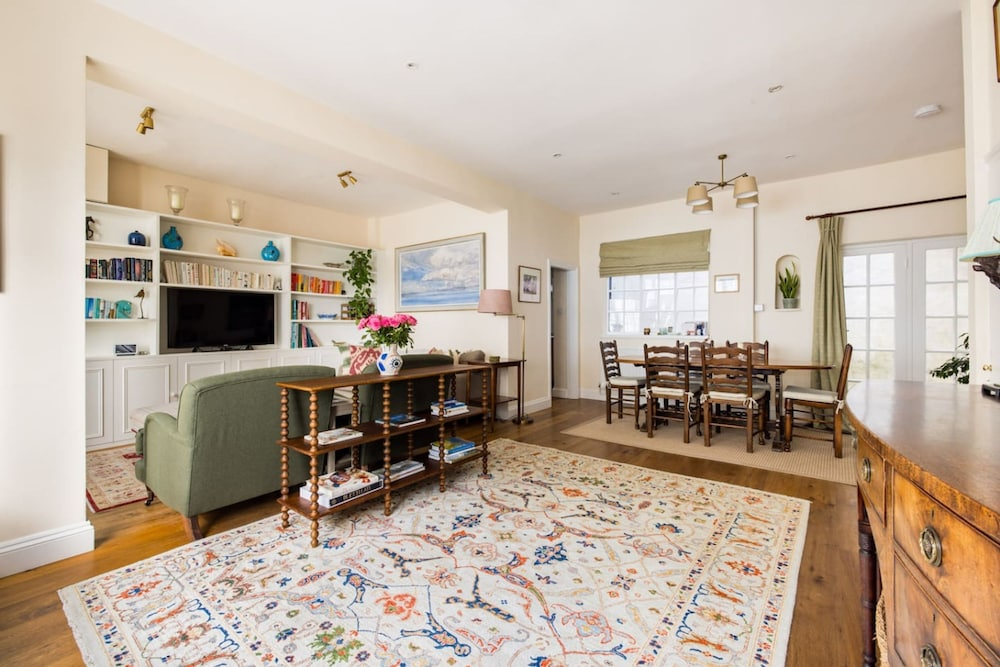 Traditional Treasure 3 Bedroom Home by Hyde Park