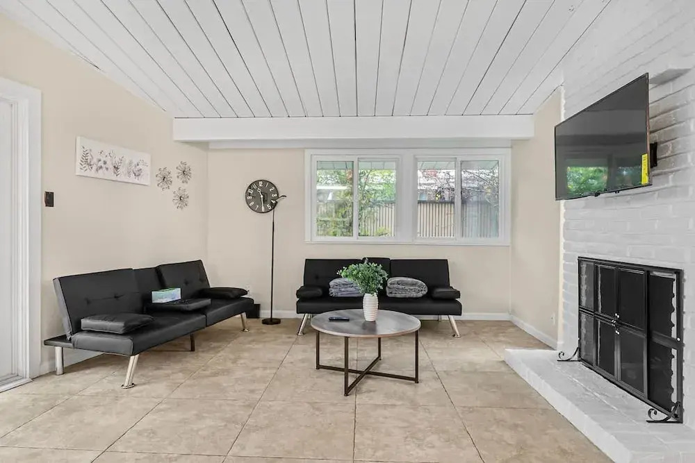 Entire 3br House With Playground