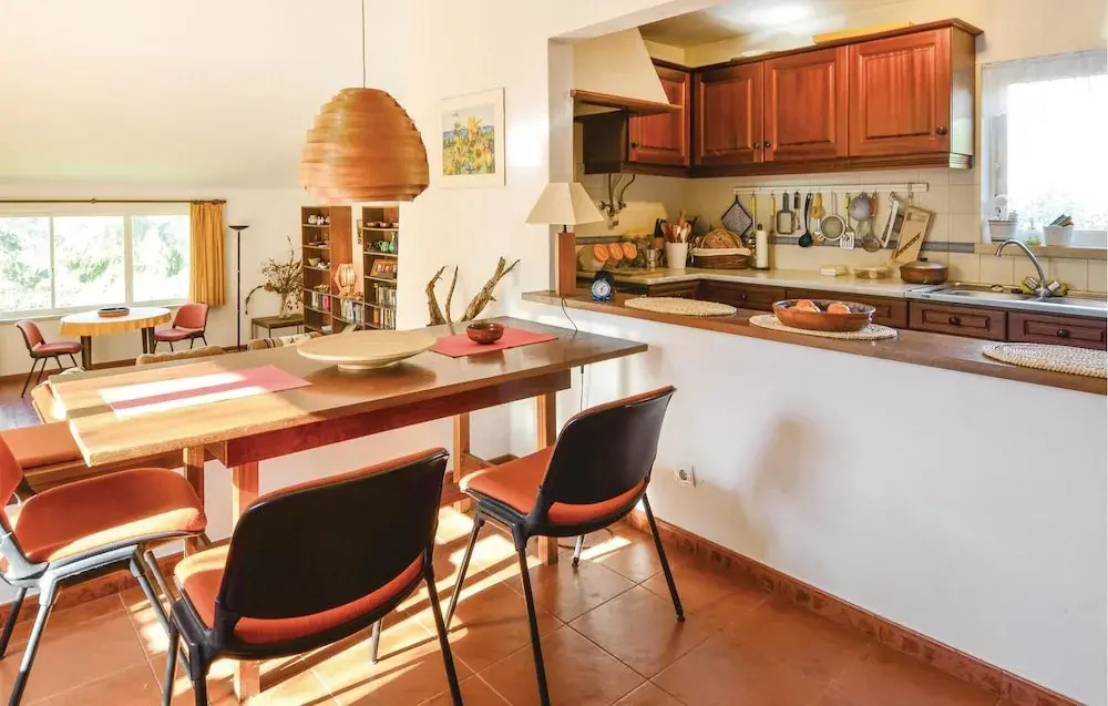 Stunning Home in Urzal- Carvoeira With 2 Bedrooms and Wifi