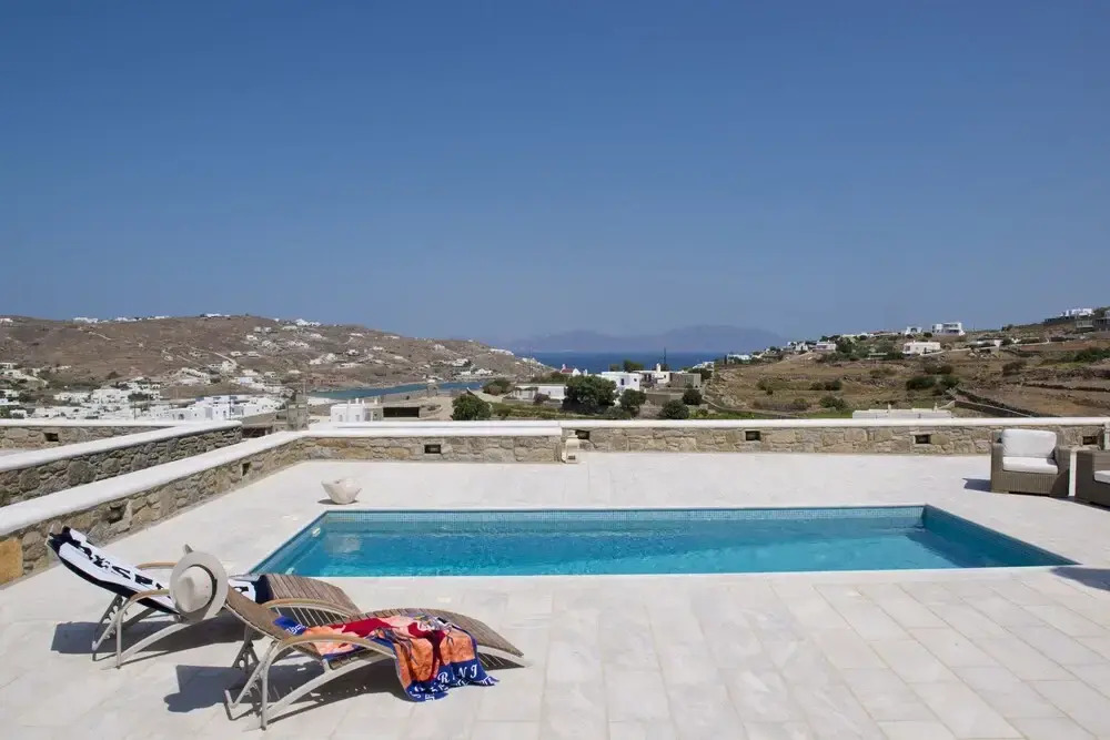 Nephiria's Villa Danelina next to Ornos&Psarou beach
