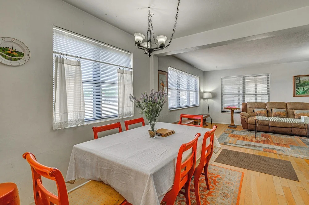 Highly Walkable Area! Charming Roswell Bungalow