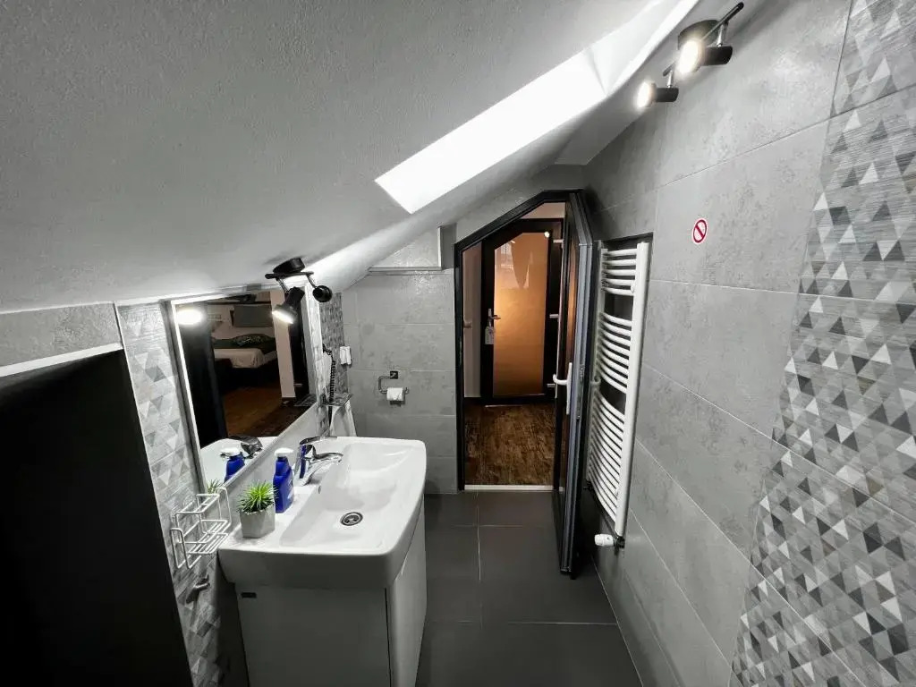 Bruno Apartments