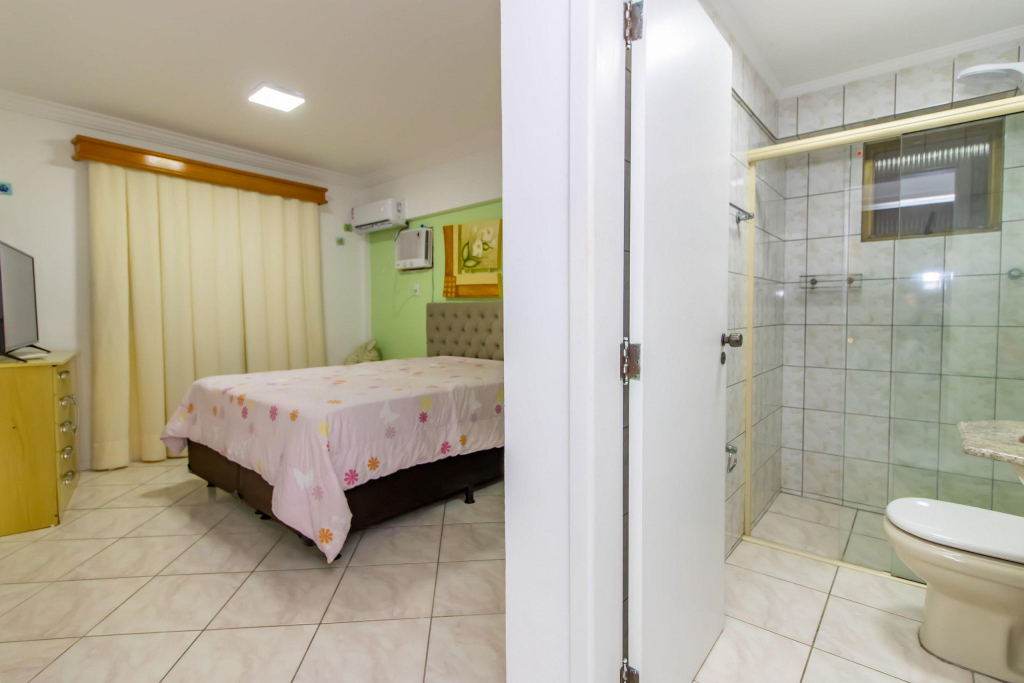 1025 Ampla cobertura duplex com 180mts na Praia de Bombinhas 50mts do mar