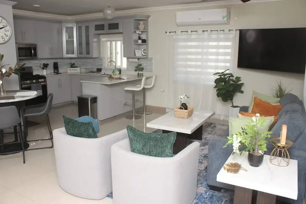 Island VYB Luxe Villa Ochi Rios With SOLAR system