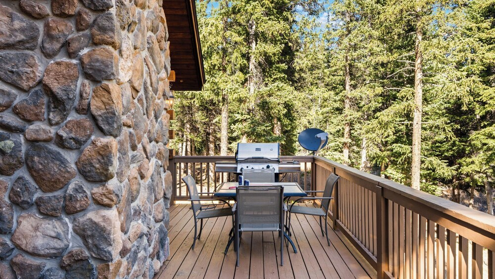 Forest Views, Hot Tub & Fireplace Minutes From Breckenridge Shangri-la Cabin by Avantstay