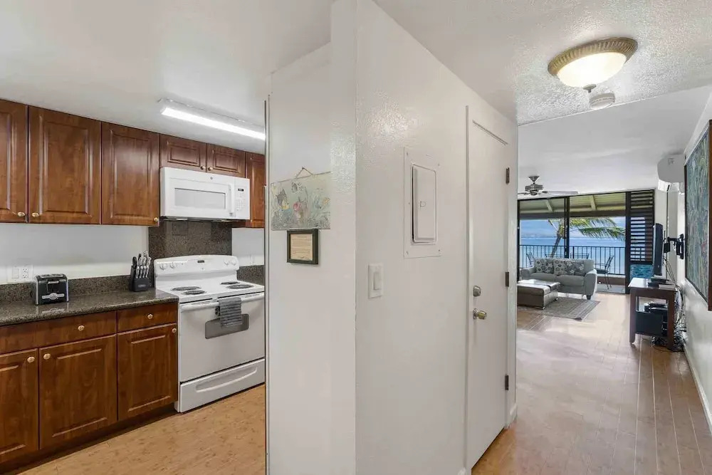 Lauloa 410 - Top Floor, Oceanfront Lanai, Molokini & Halaeakala Views, Split A/C