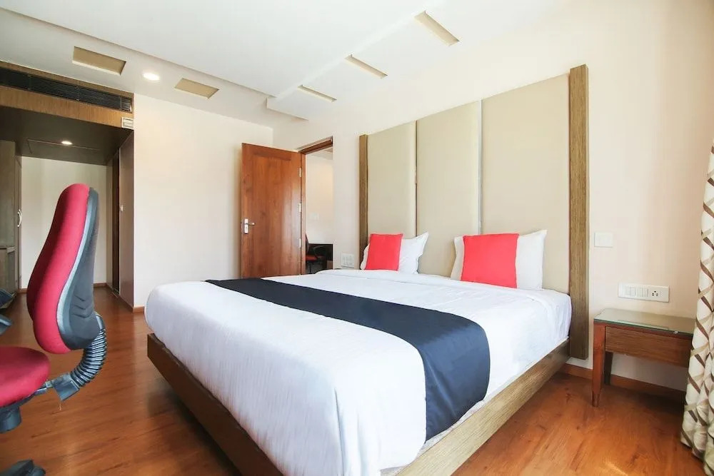 Capital O 30441 Hotel Durgada Siri