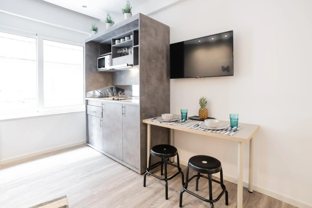 A17 Modern & Cosy 2R flat up to 4ppl near Parthenon