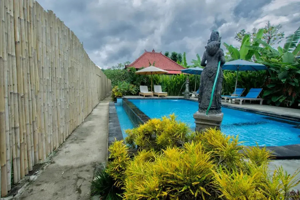 Amora Huts