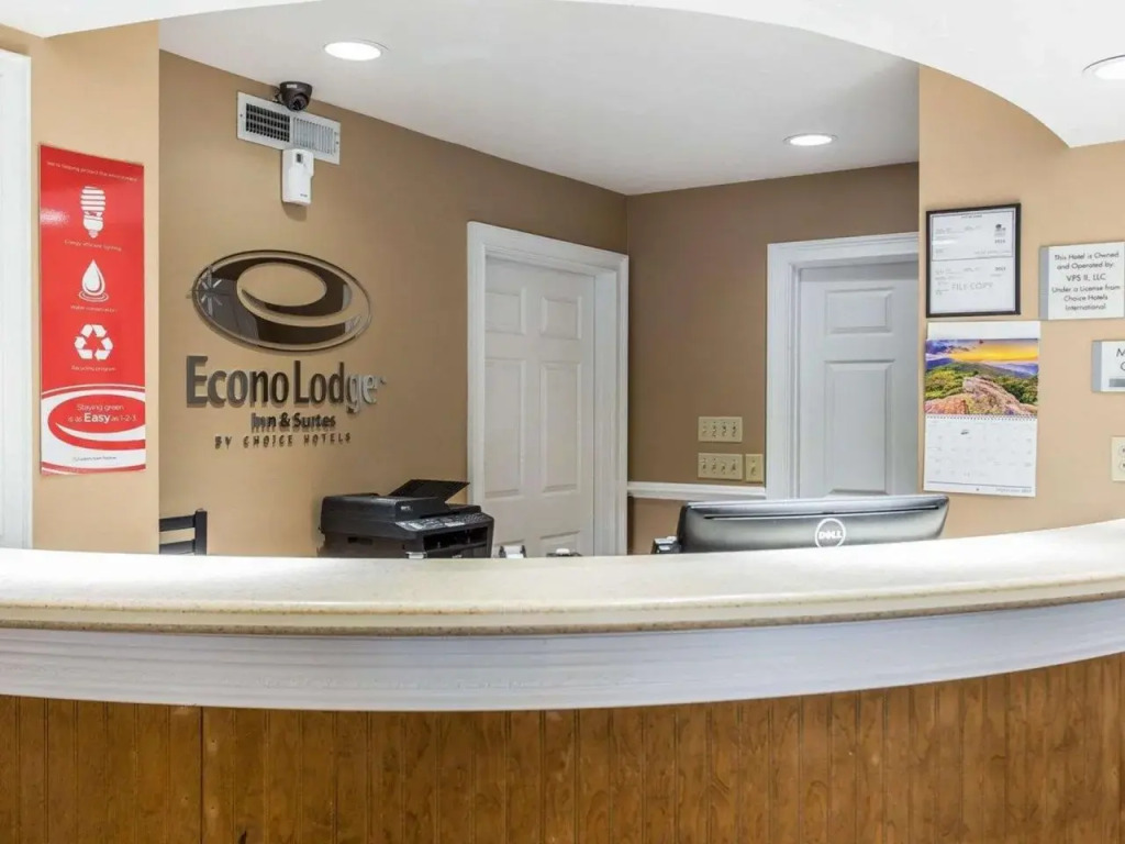 Econo Lodge Inn & Suites Cayce I-26 Airport