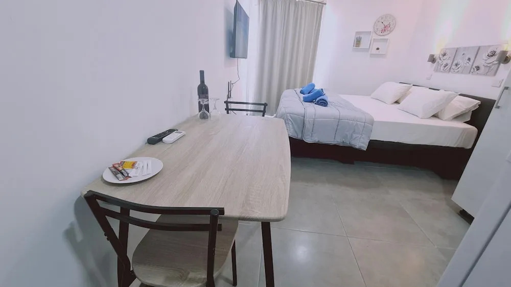 100 AN - Napa Living 16