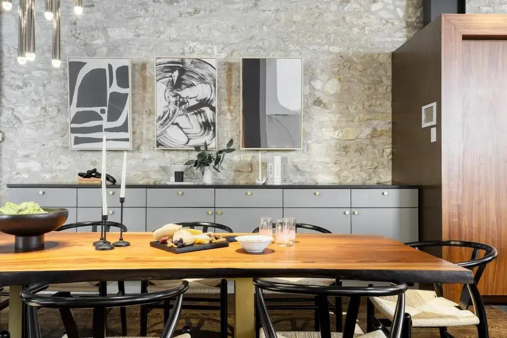 Paramount Place by Avantstay 4 Story Apartment in Heart of Austin w/ Movie Theatre