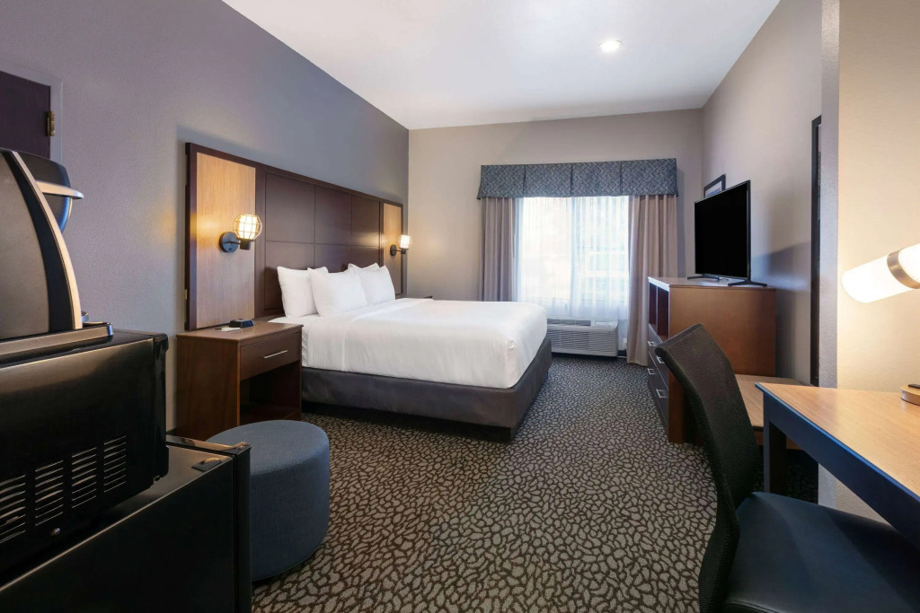 Wingate by Wyndham - DFW North