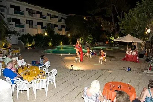 Apartamentos Cala LLonga Playa
