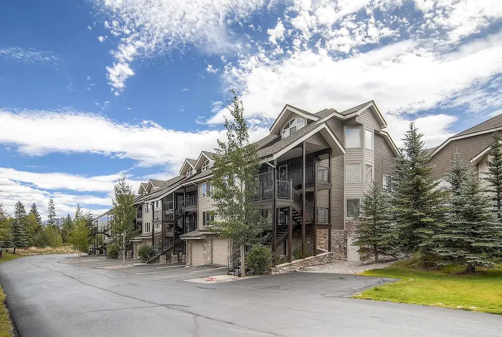 Bay Club Town Homes by CRMR