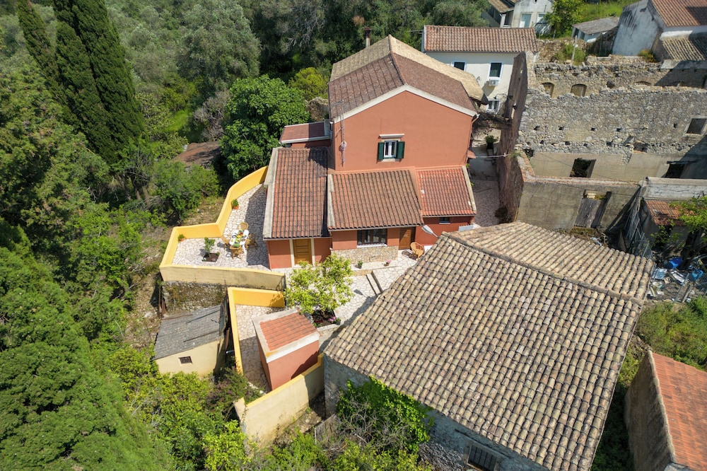 Charming Villa in a traditional village, 3 km from the beach of Agios Gordios