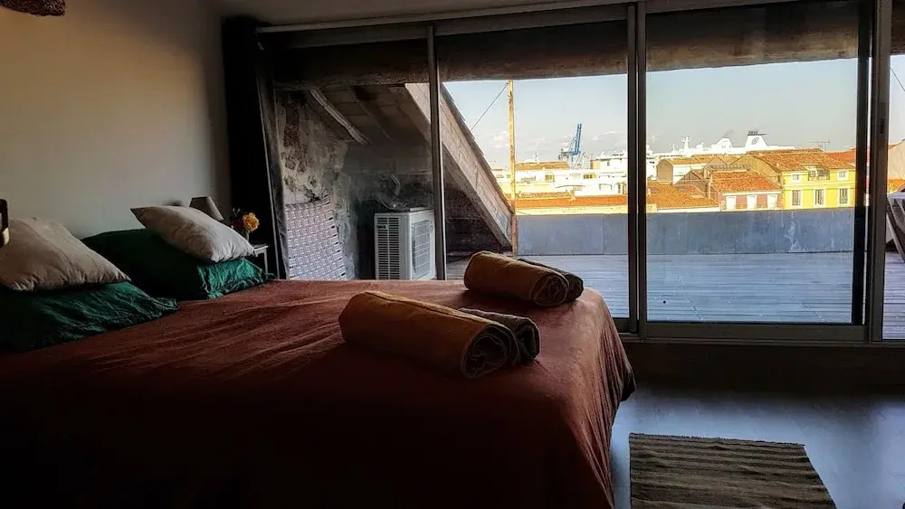 Sete Vue Canal Duplex Pour 7 Personnes