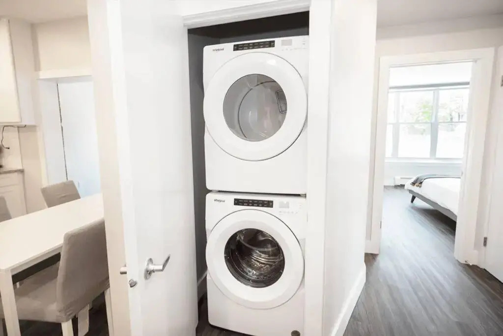 Unique 3BR 2bath Quadplex Free Parking Laundry