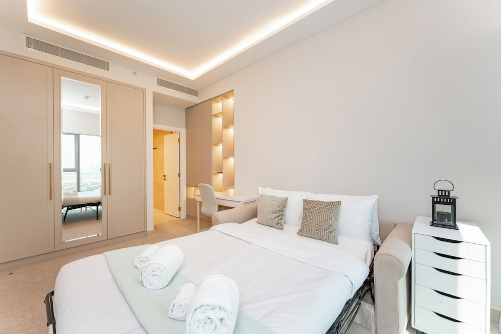 PVH - Central Park 1BR with Study Room