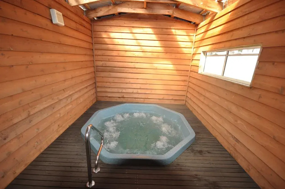 Dylene Caravan Park - 2 Br Family Cabin With Air