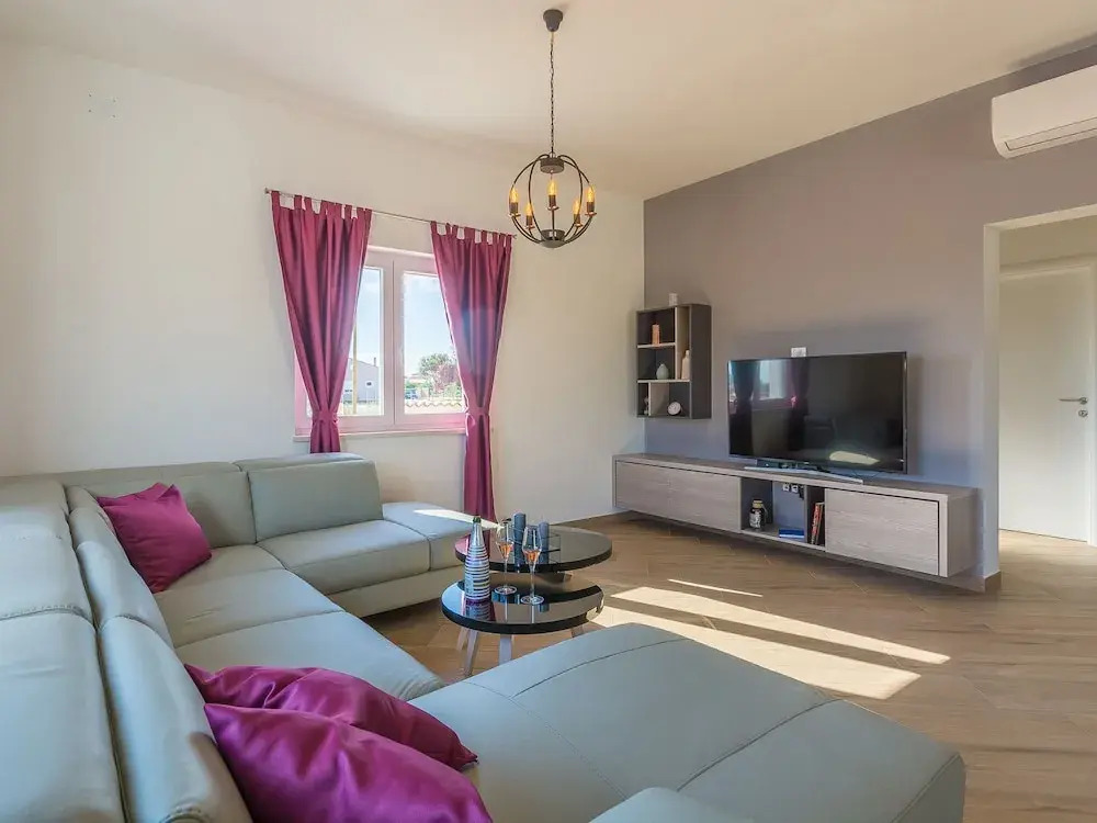 Stylish Villa With Pool and Fenced Garden,ideal for Relaxing Family Holidays