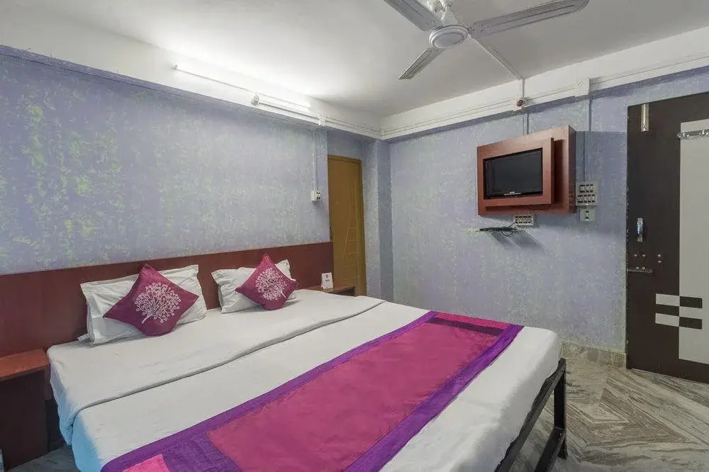 Om Regency By OYO Rooms
