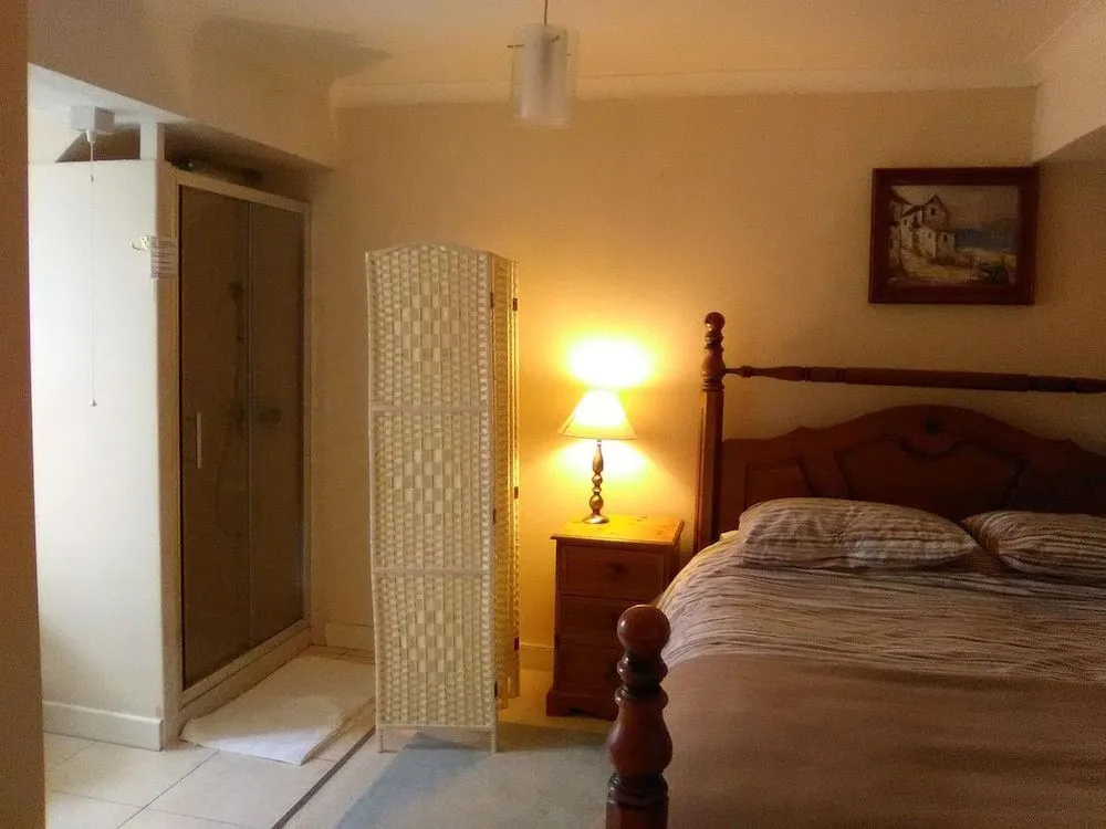 Anchor b & b
