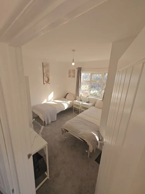 4-bed House in Southampton Ideal For Contractors