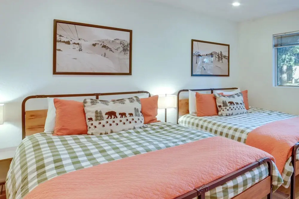 Ski Condo w/ Community Amenities in Mammoth Lakes!