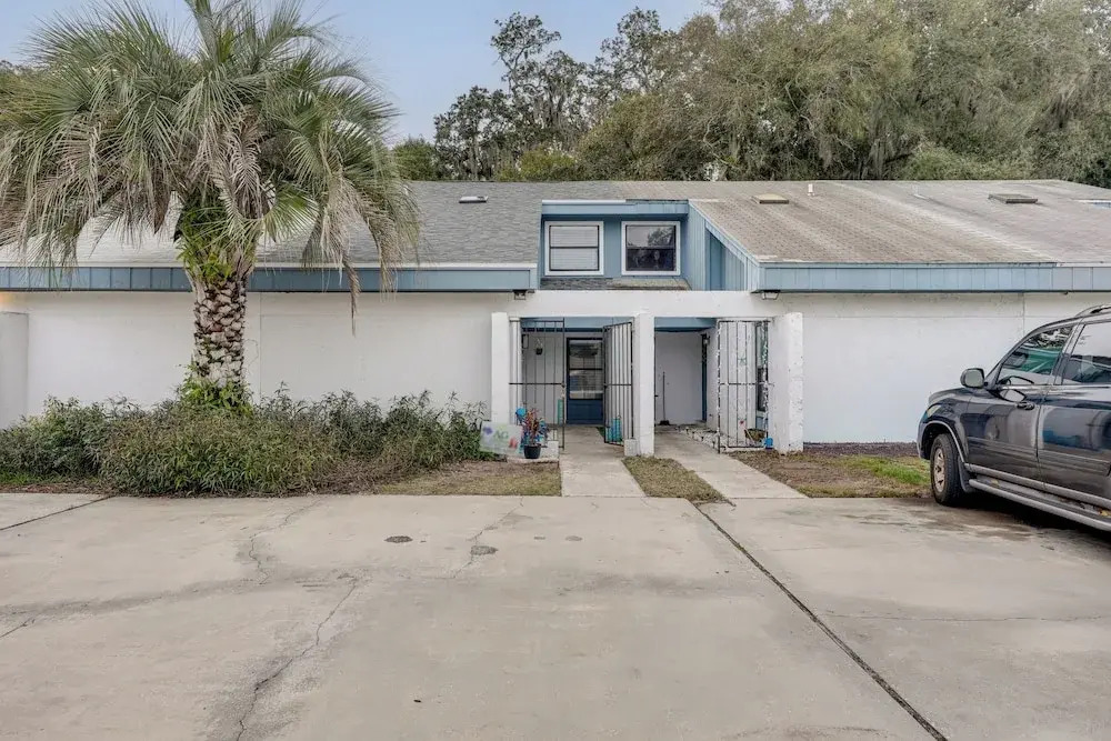 Chic Townhouse w/ Hot Tub, 4 Mi to Atlantic Beach!