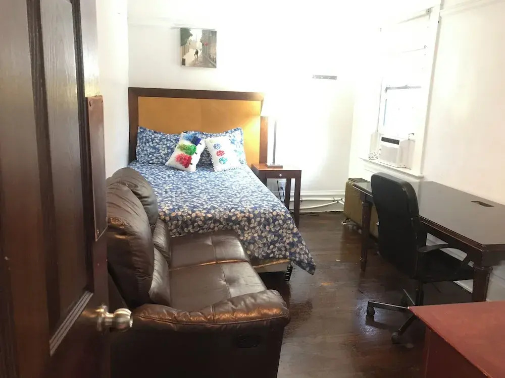West Broadway guesthouse