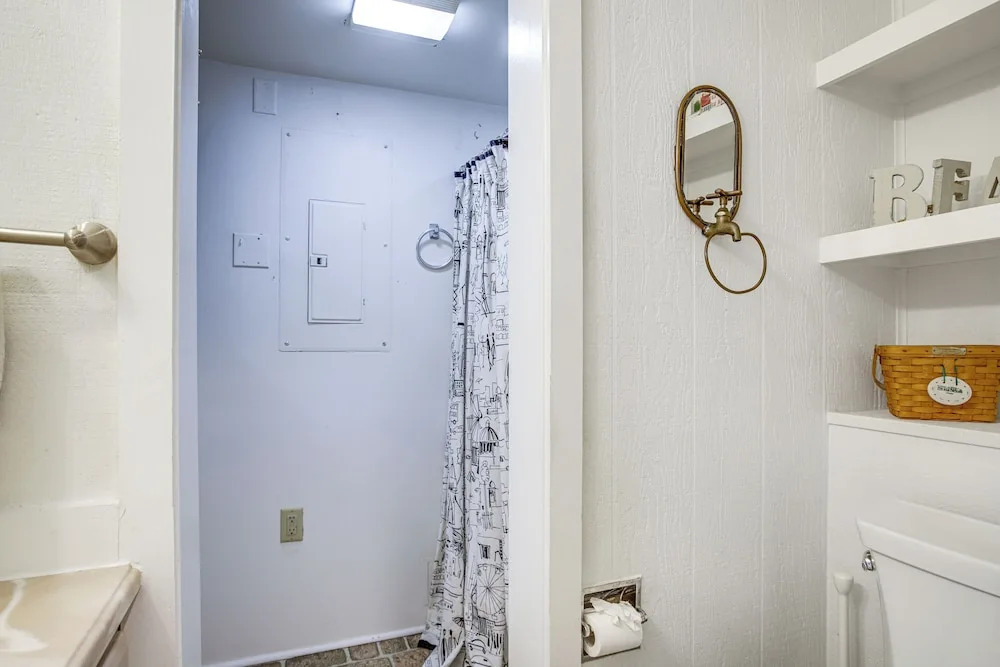 2 Mi to Beach: Gem w/ Enclosed Patio in Selbyville