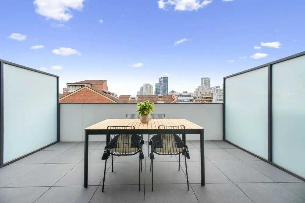 Brand New Ultra Luxe Apt Next To Central CBD