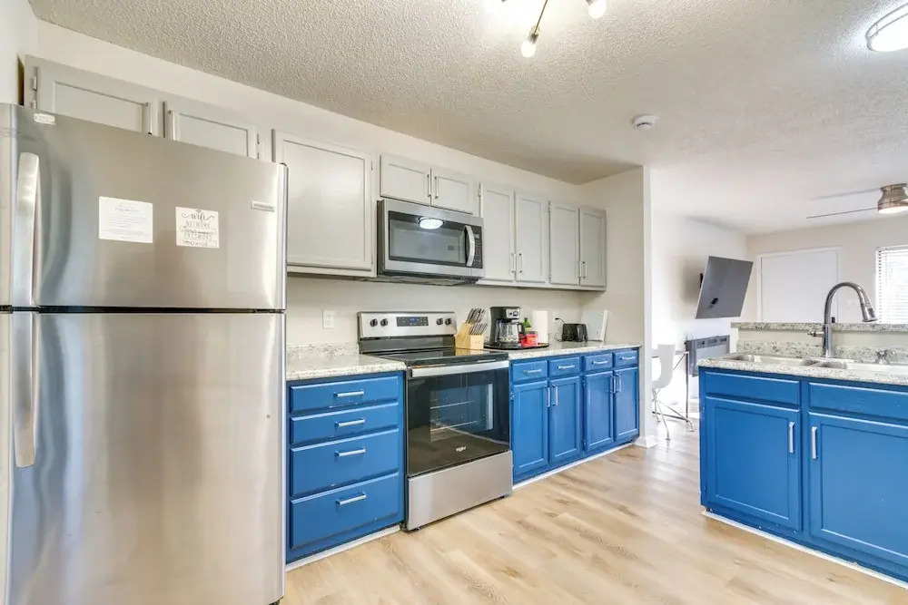 15 Mi to Greensboro: Archdale Condo w/ Fireplace
