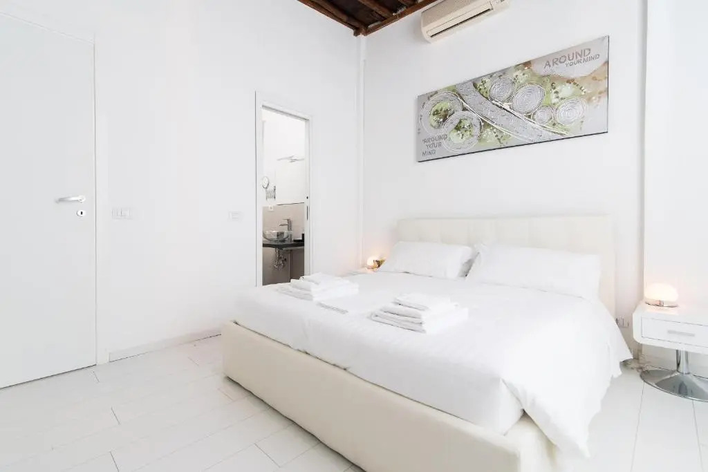 White Ostilia Apartments