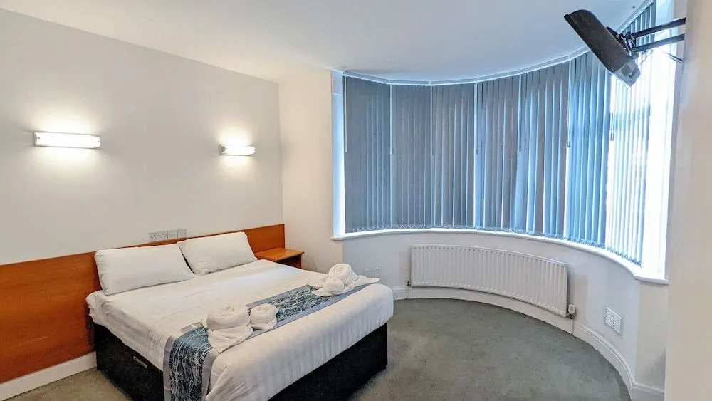 Heathrow Lodge Ltd