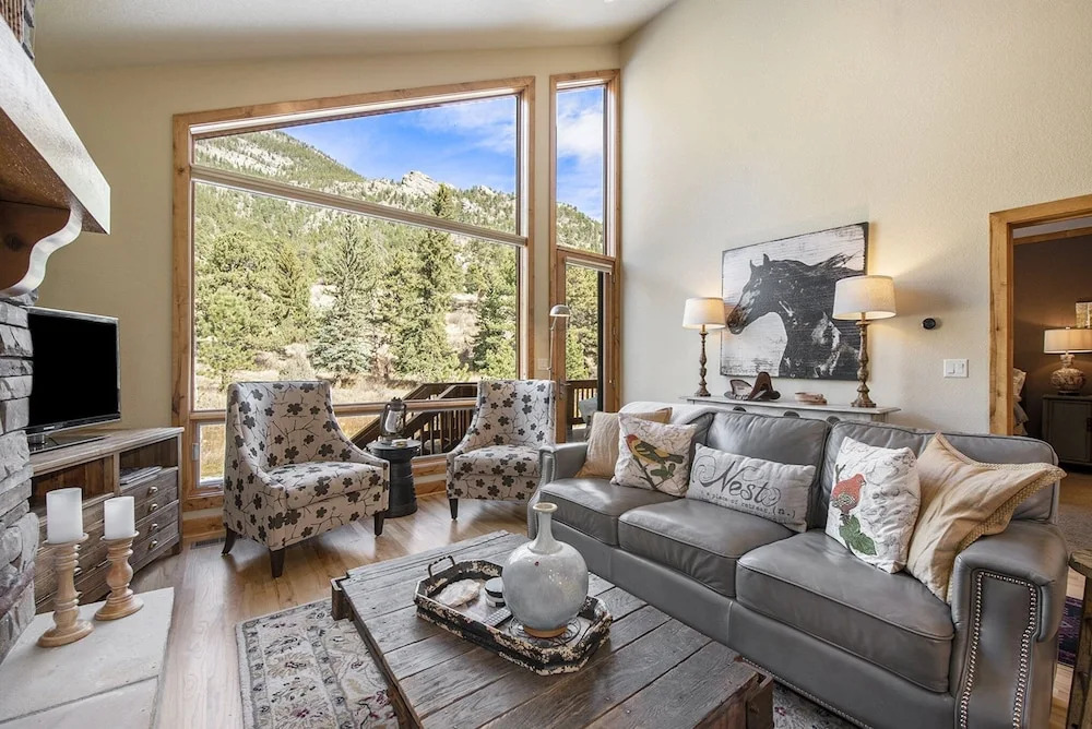 Fall River Retreat - Monthly Long-term Vacation Rental 3 Bedroom Townhouse by RedAwning
