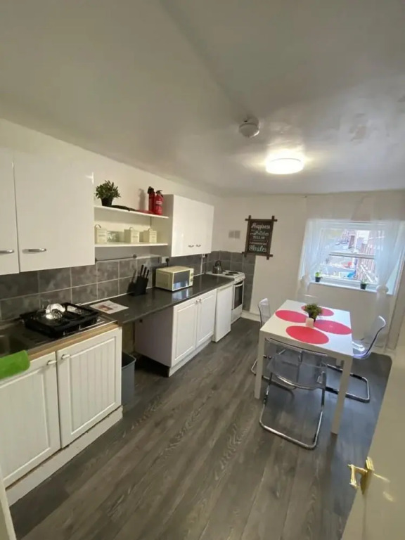 Liverpool City Stays - City Centre Apartment