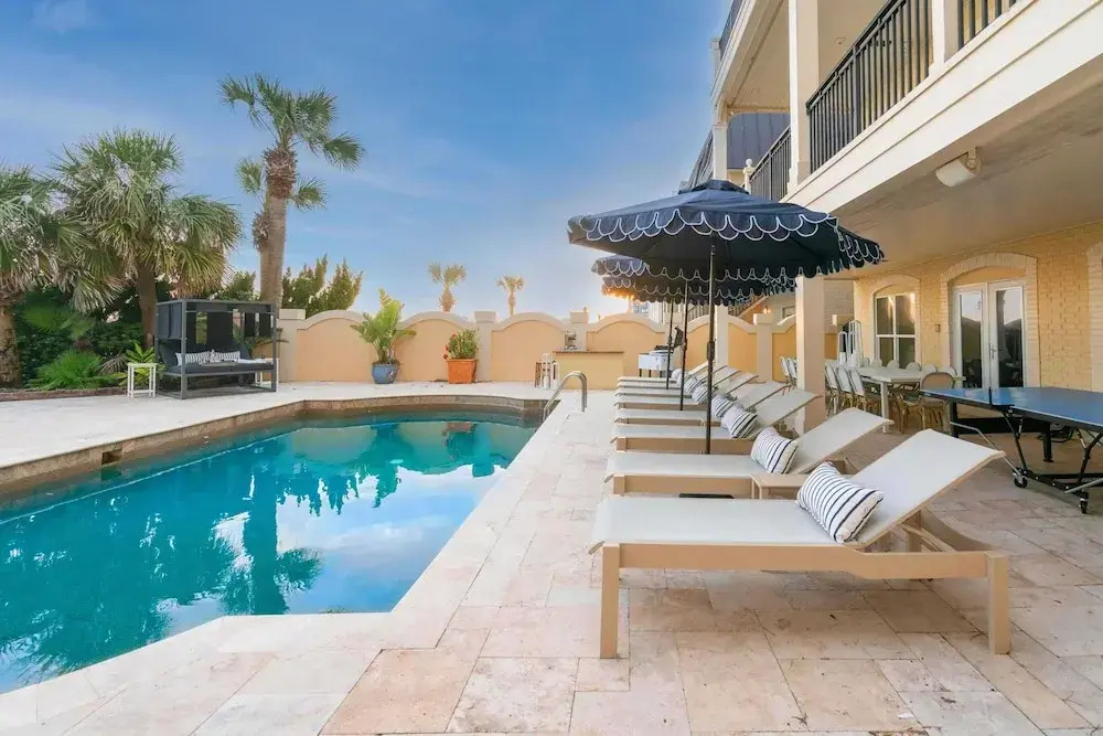 Promenade - Beach Front Mansion w Breathtaking Views & Pool!