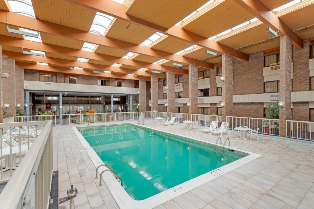 Clarion Hotel & Conference Center Lansing West