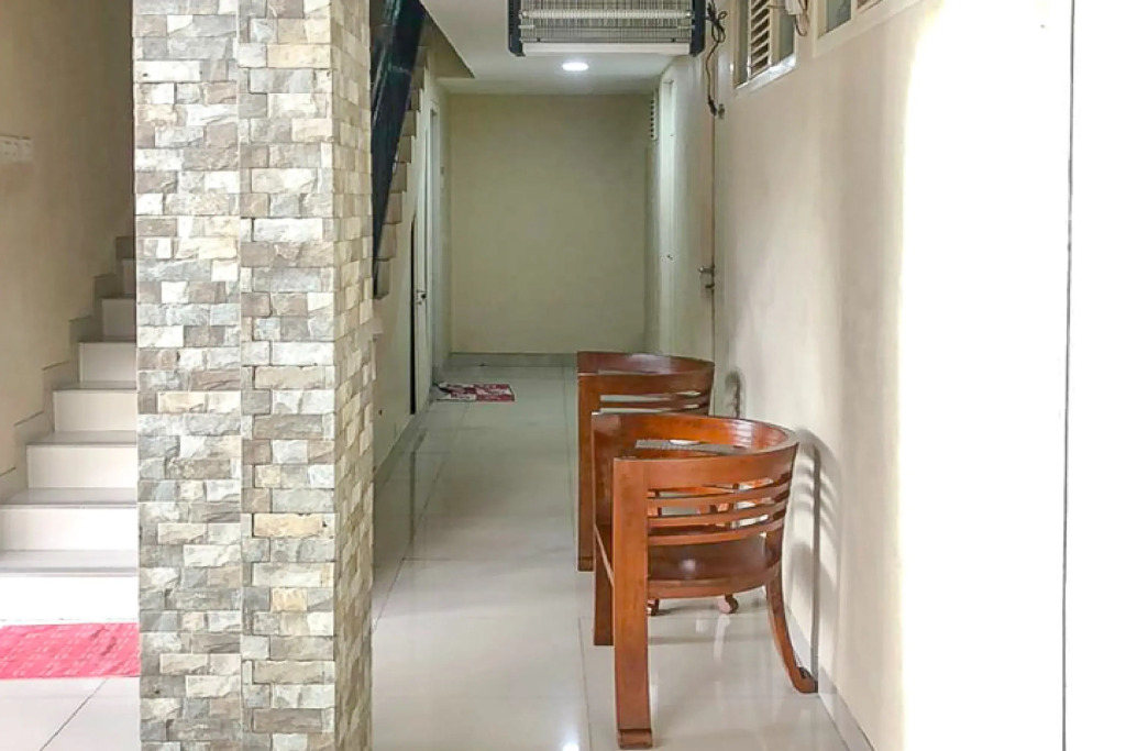 RedDoorz Syariah near Graha Pena