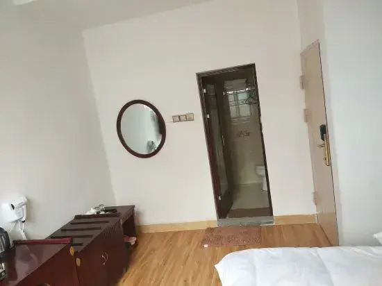 Leye Huali Business Hotel